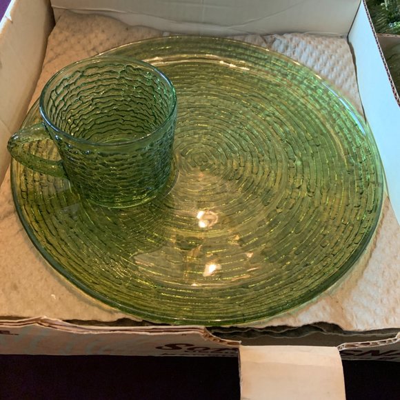 VINTAGE Glass Snack Plate & Cup Set Soreno by ANCHOR HOCKING - Picture 2 of 4